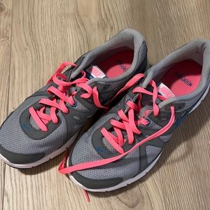 Wonen’s Nike Tennis Shoes